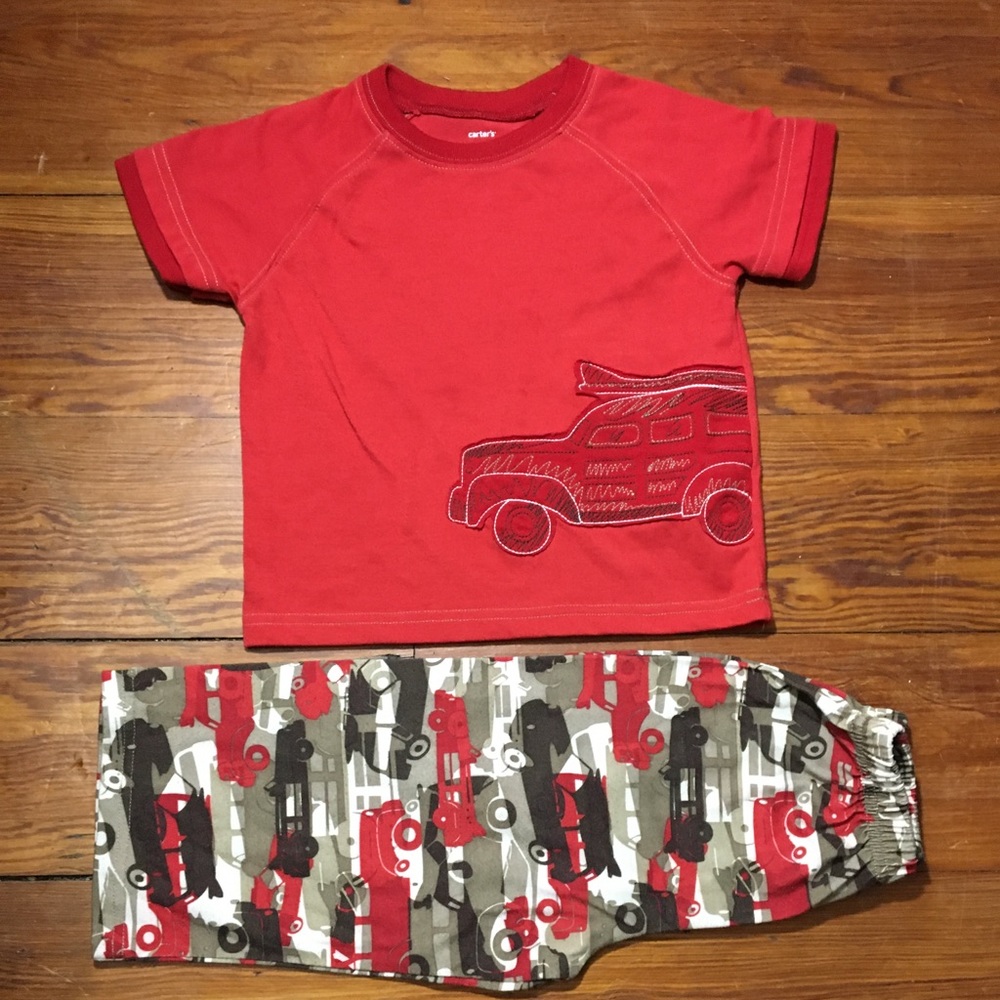 🚒 Boys 2T Carter’s Pajamas - Picture 1 of 2